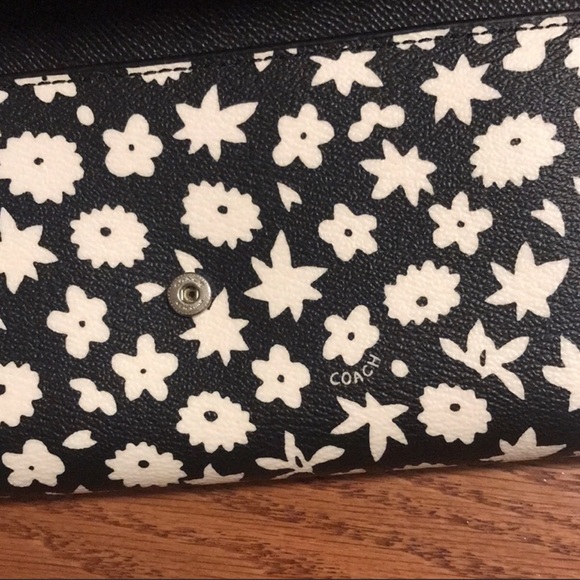 NWT- Coach Slim Envelope Wallet - Picture 3 of 9